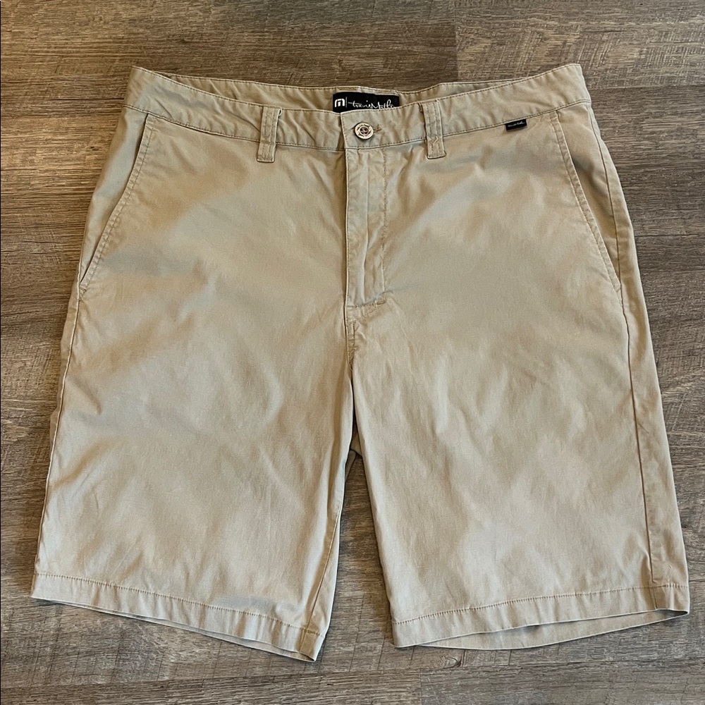 Travis Mathew Golf Shorts Flat Front Casual Khaki Beige - Men's Size 34